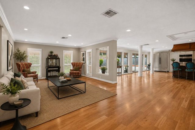 758 W 42nd Street, Houston, TX 77018