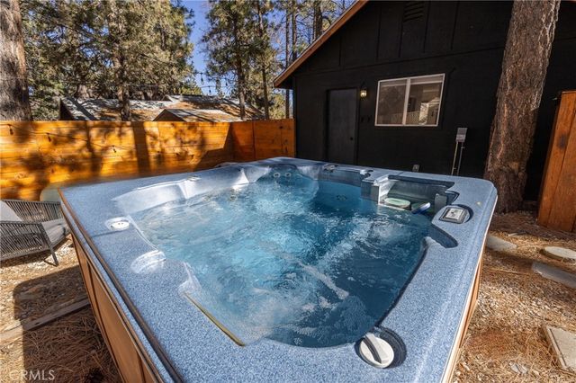 376 Riverside Avenue, Sugarloaf, CA 92386