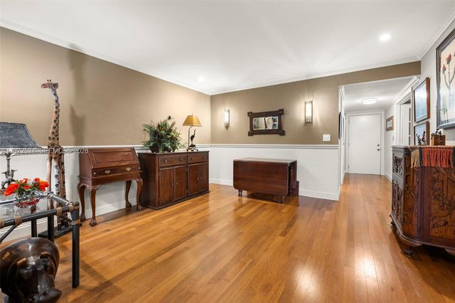 6815 Edgewater Drive 202, Coral Gables, FL 33133