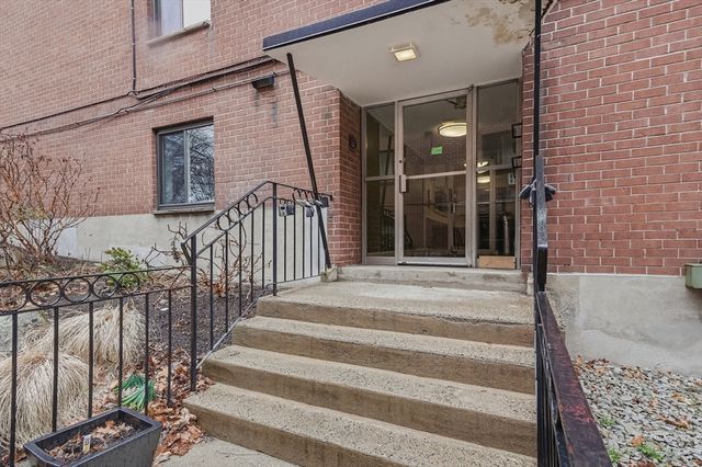 205 Kent Street 35, Brookline, MA 02445