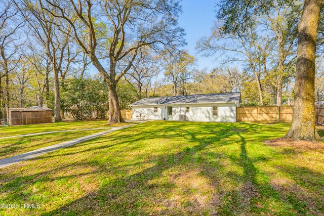 8 Blythewood Road, Beaufort, SC 29907