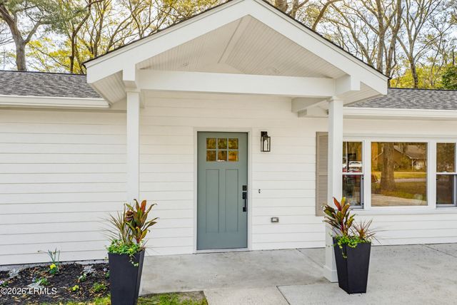 8 Blythewood Road, Beaufort, SC 29907