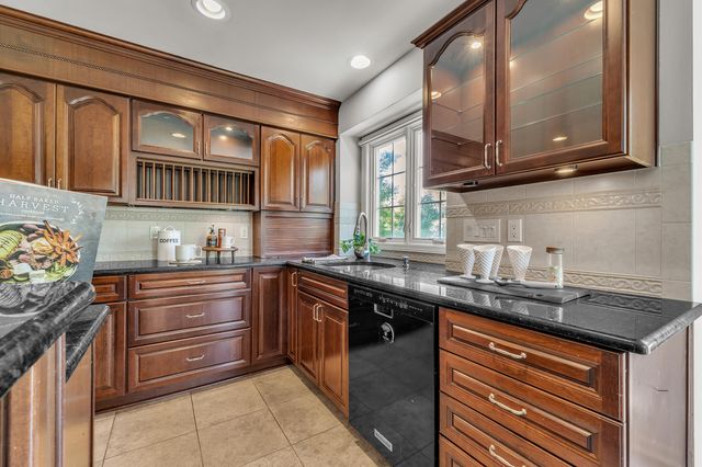 44899 Weymouth Drive, Canton, MI 48188