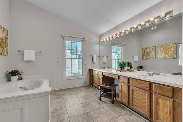 44899 Weymouth Drive, Canton, MI 48188