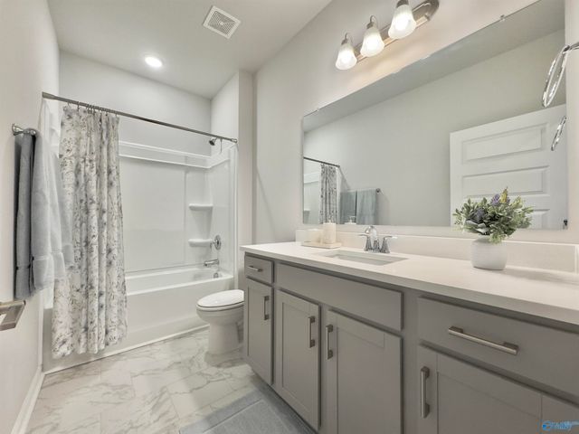 7214 Maple Creek Drive SE, Owens Cross Roads, AL 35763
