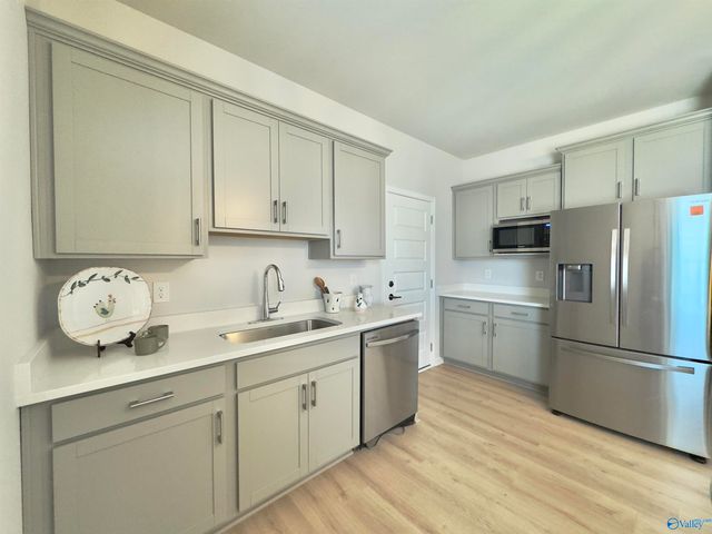 7214 Maple Creek Drive SE, Owens Cross Roads, AL 35763