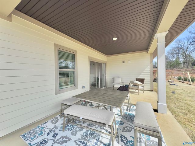 7214 Maple Creek Drive SE, Owens Cross Roads, AL 35763