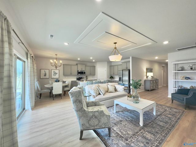 7214 Maple Creek Drive SE, Owens Cross Roads, AL 35763