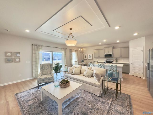 7214 Maple Creek Drive SE, Owens Cross Roads, AL 35763