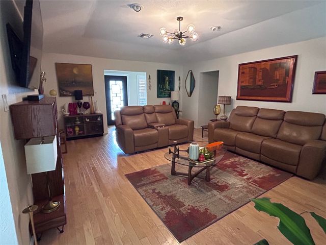 4512 Cimmaron Trail, De Cordova, TX 76049