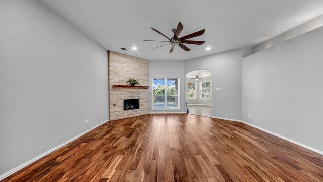 522 Crow Avenue, Weatherford, TX 76085