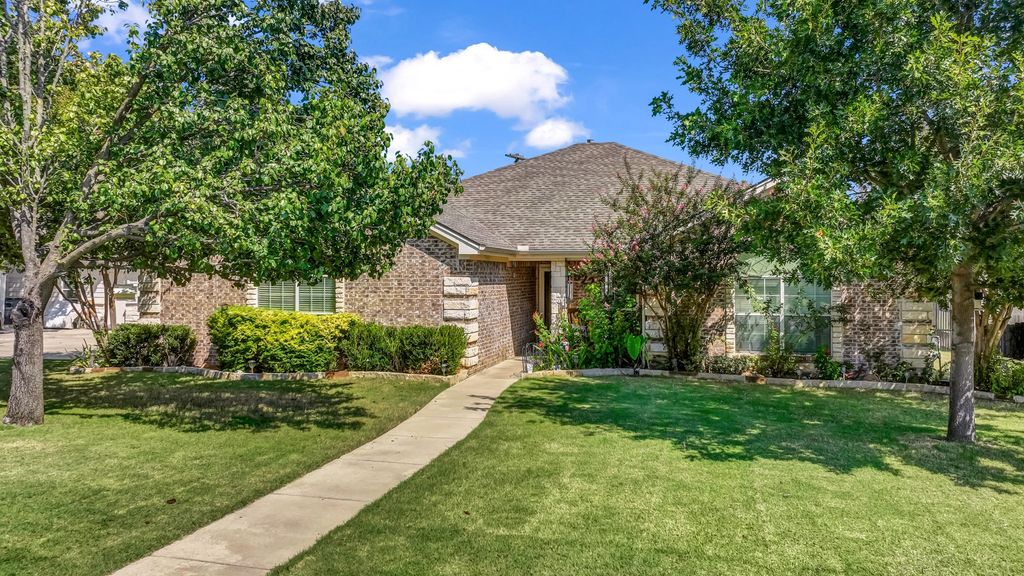 522 Crow Avenue, Weatherford, TX 76085