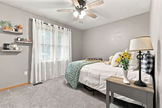 1260 Bentwood Court, Altoona, IA 50009