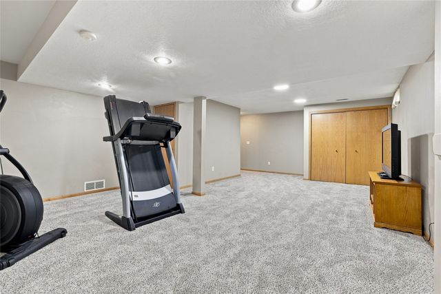 1260 Bentwood Court, Altoona, IA 50009