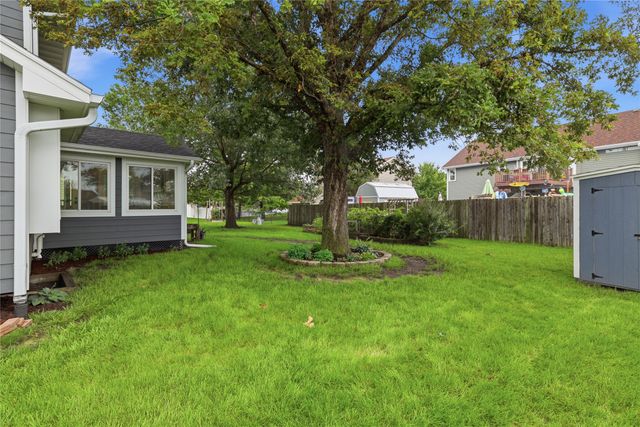 1260 Bentwood Court, Altoona, IA 50009