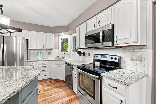 1260 Bentwood Court, Altoona, IA 50009