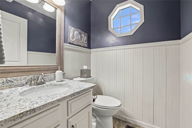 1260 Bentwood Court, Altoona, IA 50009