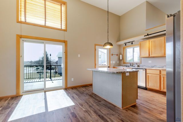 1201 COPPERFIELD DR, Rapid City, SD 57703