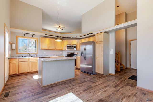 1201 COPPERFIELD DR, Rapid City, SD 57703