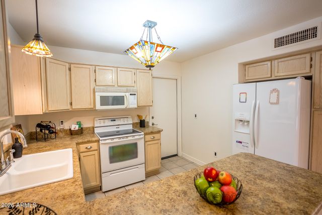 8011 W Laurel Lane, Peoria, AZ 85345