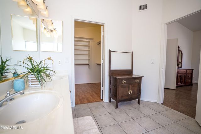 8011 W Laurel Lane, Peoria, AZ 85345
