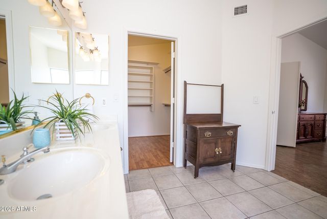 8011 W Laurel Lane, Peoria, AZ 85345