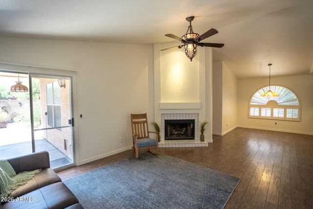 8011 W Laurel Lane, Peoria, AZ 85345