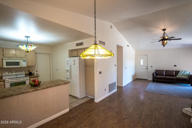 8011 W Laurel Lane, Peoria, AZ 85345