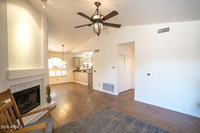 8011 W Laurel Lane, Peoria, AZ 85345
