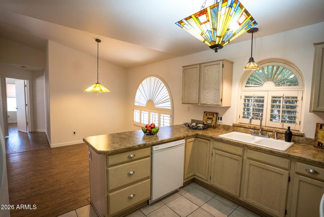 8011 W Laurel Lane, Peoria, AZ 85345