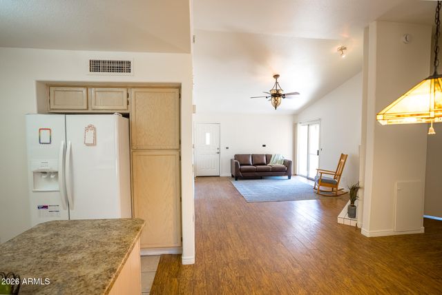 8011 W Laurel Lane, Peoria, AZ 85345