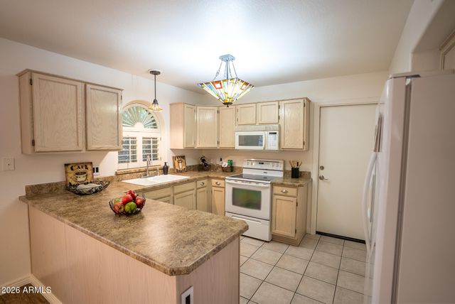 8011 W Laurel Lane, Peoria, AZ 85345