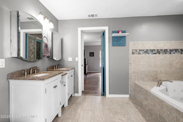 1429 Heartwellville Street NW, Palm Bay, FL 32907