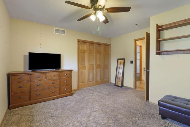 2714 10th PLACE, Kenosha, WI 53140