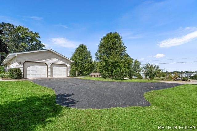 6162 147th Avenue, Holland, MI 49423