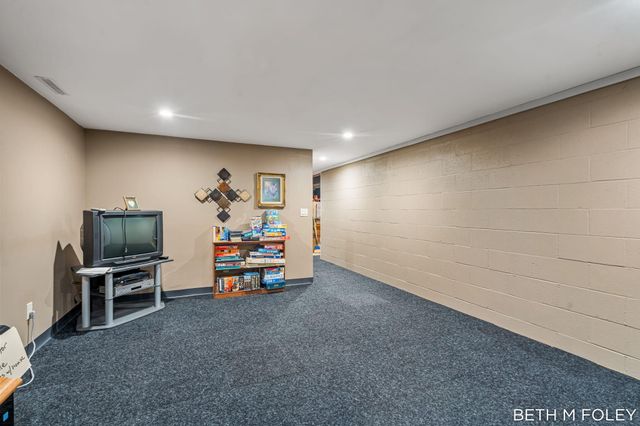 6162 147th Avenue, Holland, MI 49423