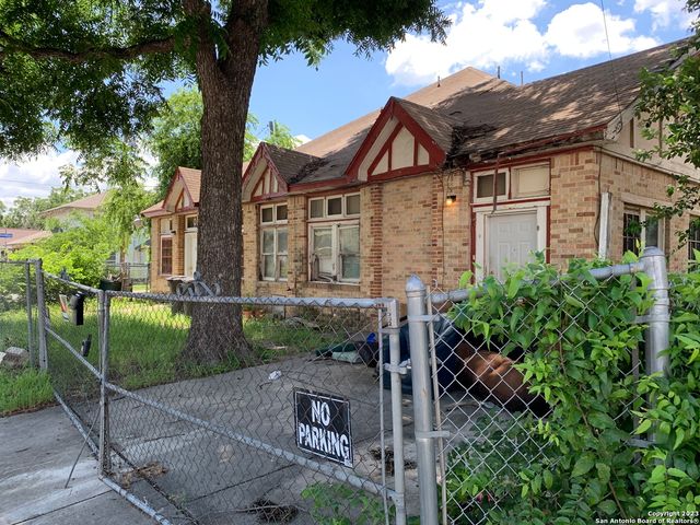 300 W PYRON AVE, San Antonio, TX 78214