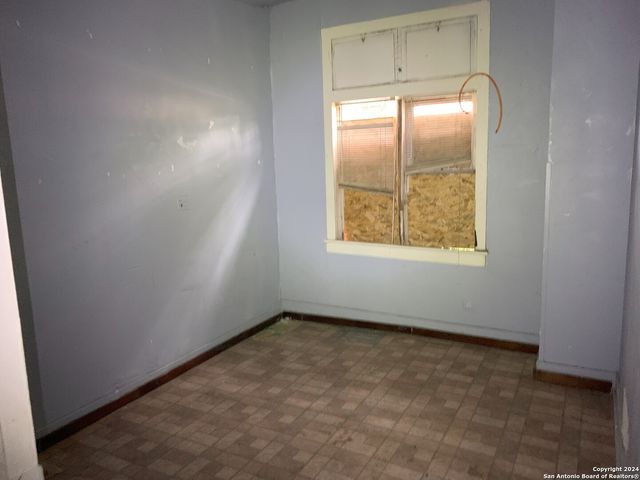 300 W PYRON AVE, San Antonio, TX 78214