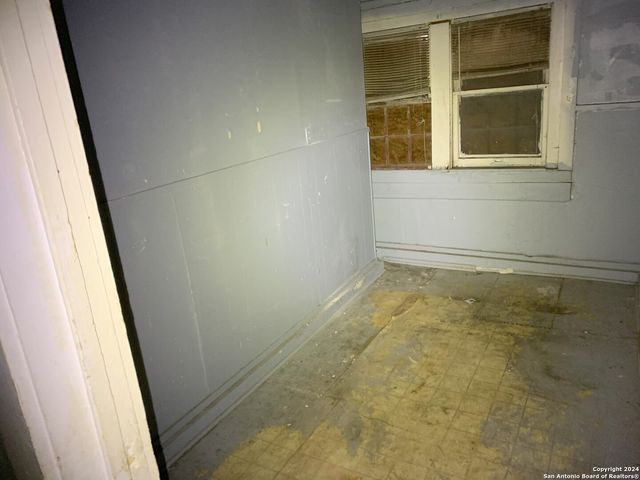 300 W PYRON AVE, San Antonio, TX 78214
