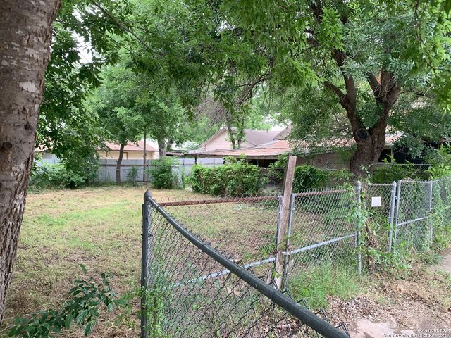 300 W PYRON AVE, San Antonio, TX 78214