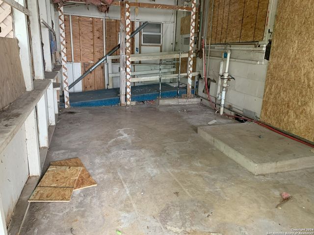 300 W PYRON AVE, San Antonio, TX 78214