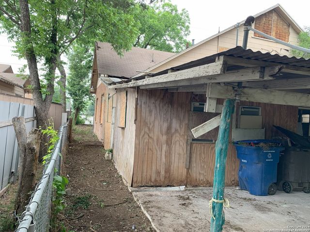 300 W PYRON AVE, San Antonio, TX 78214