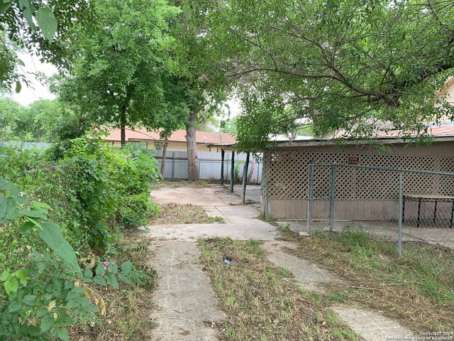 300 W PYRON AVE, San Antonio, TX 78214