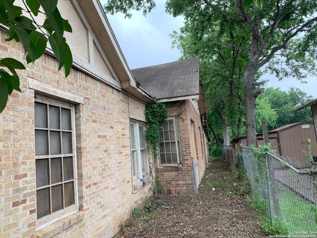 300 W PYRON AVE, San Antonio, TX 78214