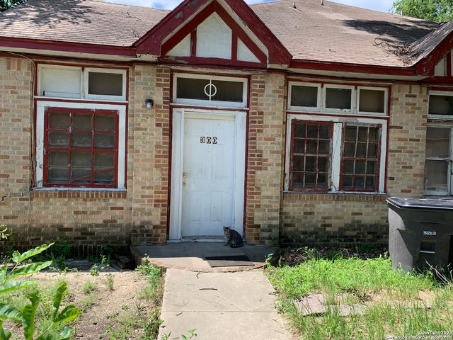300 W PYRON AVE, San Antonio, TX 78214