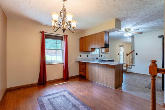 2511 Swinging Way Court, Evansville, IN 47711