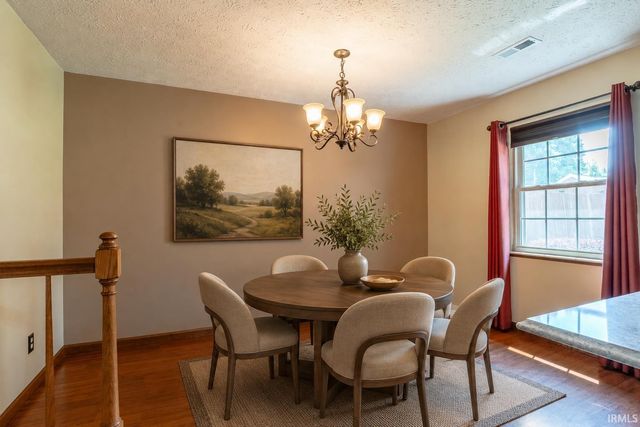 2511 Swinging Way Court, Evansville, IN 47711