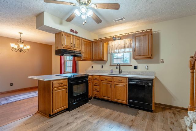 2511 Swinging Way Court, Evansville, IN 47711