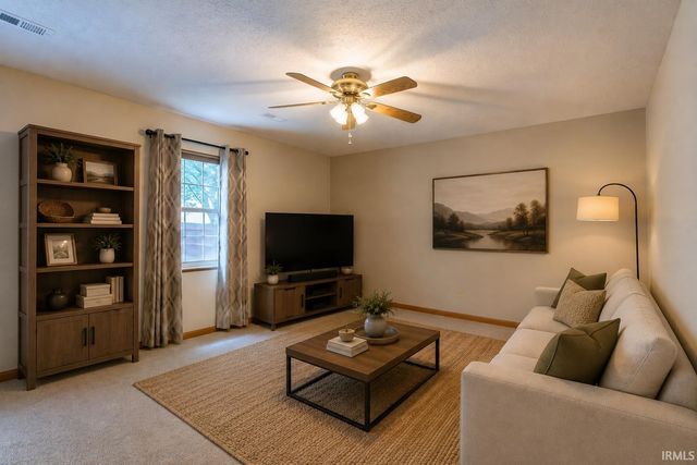 2511 Swinging Way Court, Evansville, IN 47711