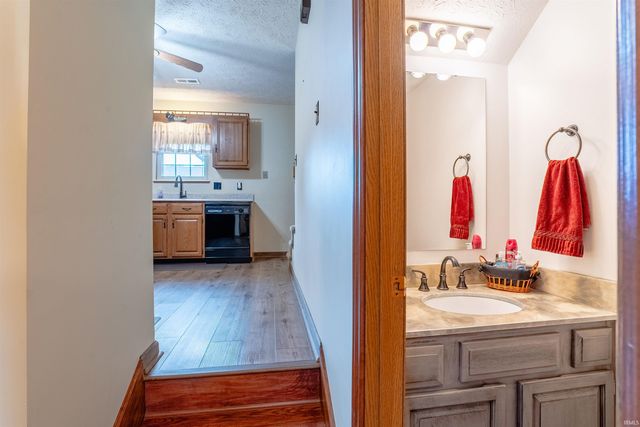 2511 Swinging Way Court, Evansville, IN 47711